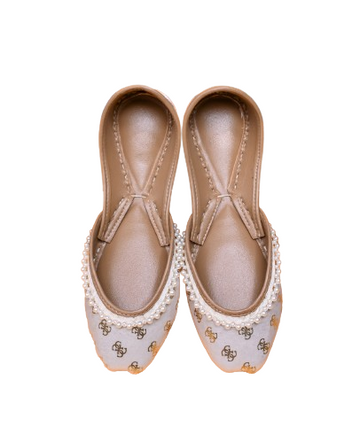 Hash White Raw Silk Khussa – Elegant, Unique & Handcraftedt For Women